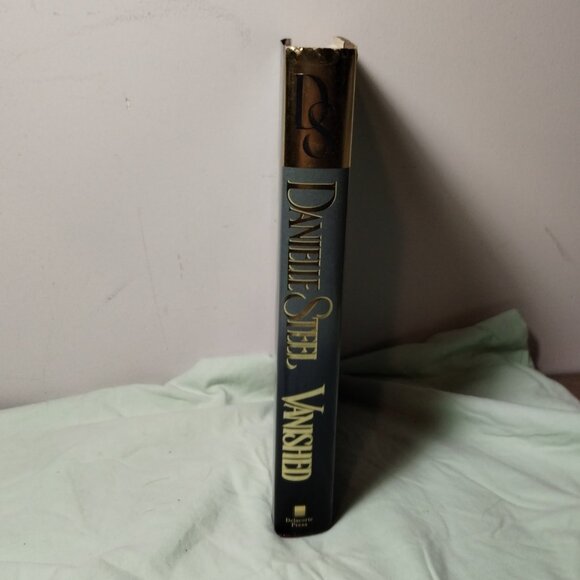 1st Print Danielle Steele Vanished 1st Ed Hardcover Book - Picture 3 of 5